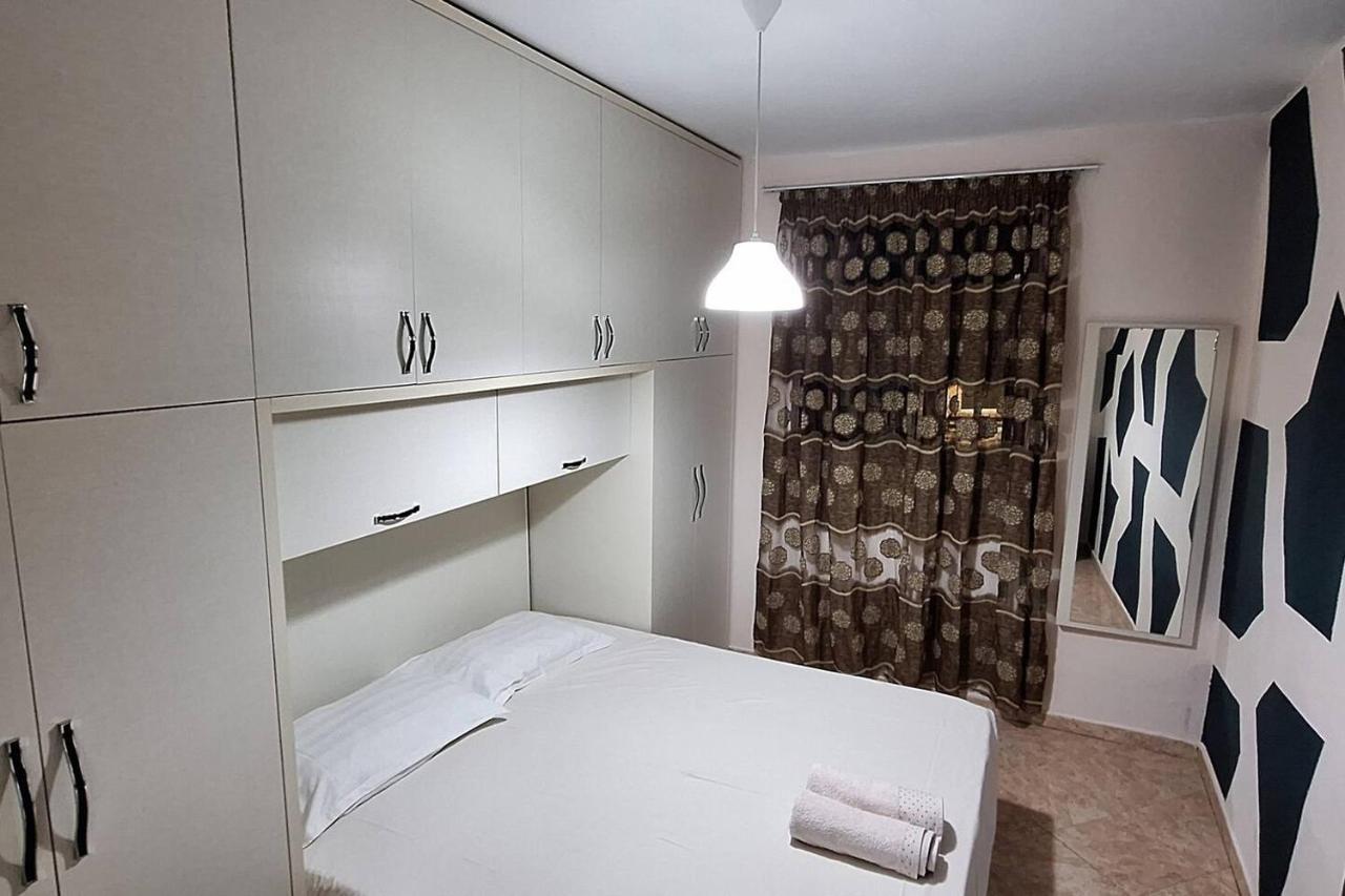 Promenade Apartment In City Centre เบราท ภายนอก รูปภาพ